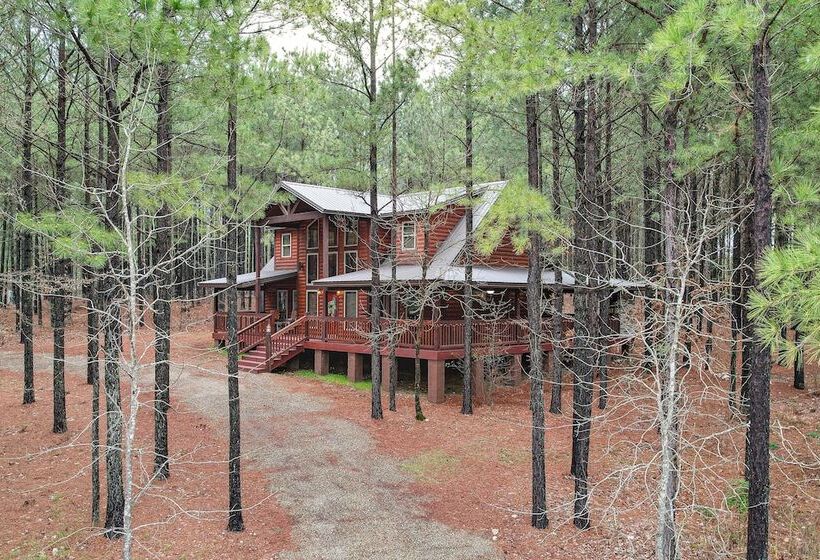 Broken Bow Cabin On 1 Acre W/ Hot Tub & Fire Pit!
