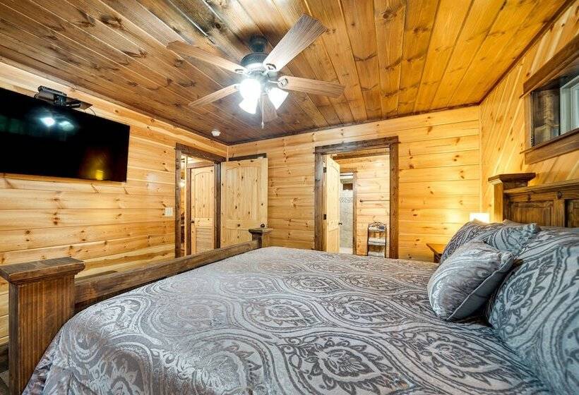 Broken Bow Cabin On 1 Acre W/ Hot Tub & Fire Pit!