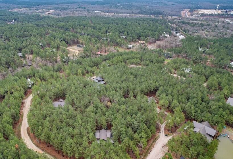 Broken Bow Cabin On 1 Acre W/ Hot Tub & Fire Pit!