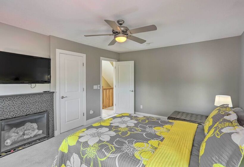 Central Cleveland Gem W/ Direct Skyline View!