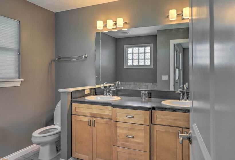 Central Cleveland Gem W/ Direct Skyline View!