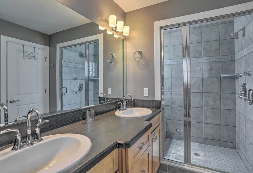 Central Cleveland Gem W/ Direct Skyline View!