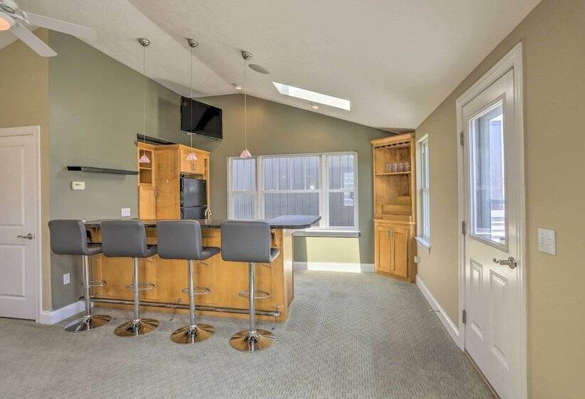 Central Cleveland Gem W/ Direct Skyline View!