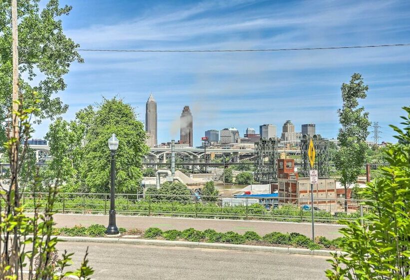Central Cleveland Gem W/ Direct Skyline View!