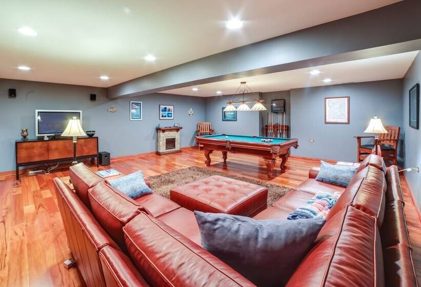 Charming Crete Home W/ Hot Tub, Deck & Fire Pit