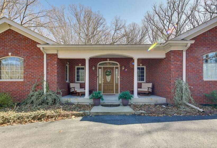 Charming Crete Home W/ Hot Tub, Deck & Fire Pit