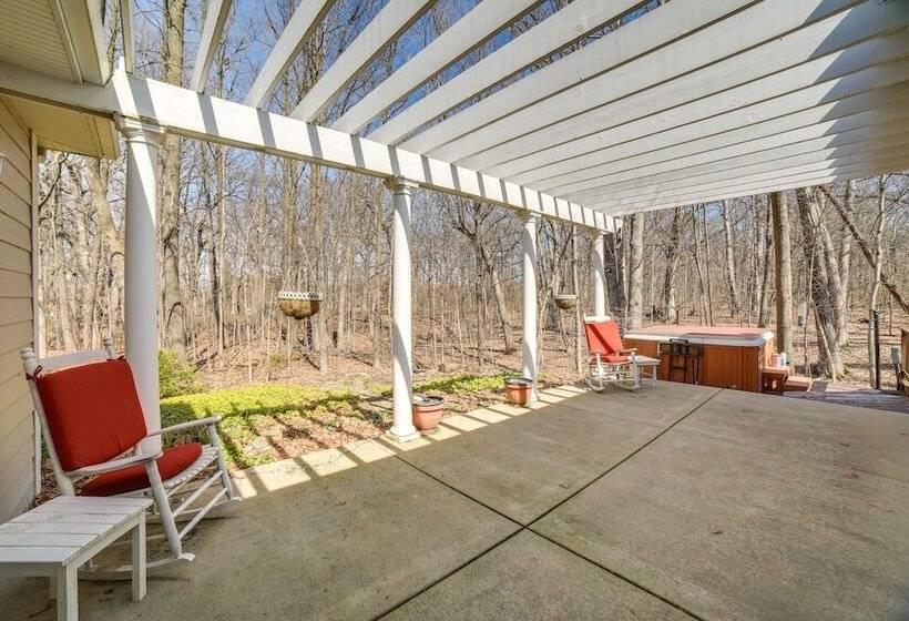 Charming Crete Home W/ Hot Tub, Deck & Fire Pit