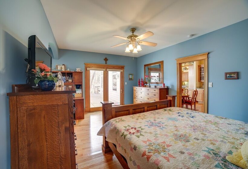 Charming Crete Home W/ Hot Tub, Deck & Fire Pit