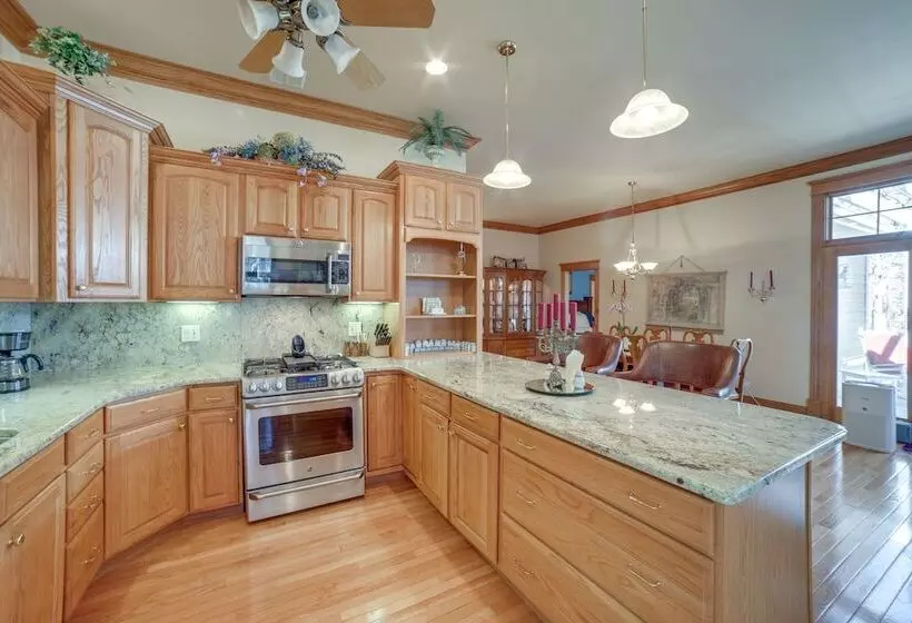 Charming Crete Home W/ Hot Tub, Deck & Fire Pit