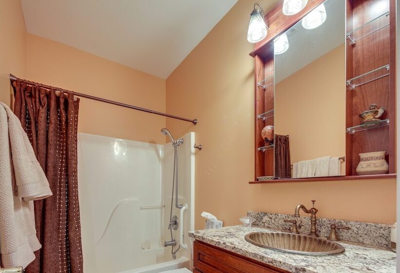 Charming Crete Home W/ Hot Tub, Deck & Fire Pit