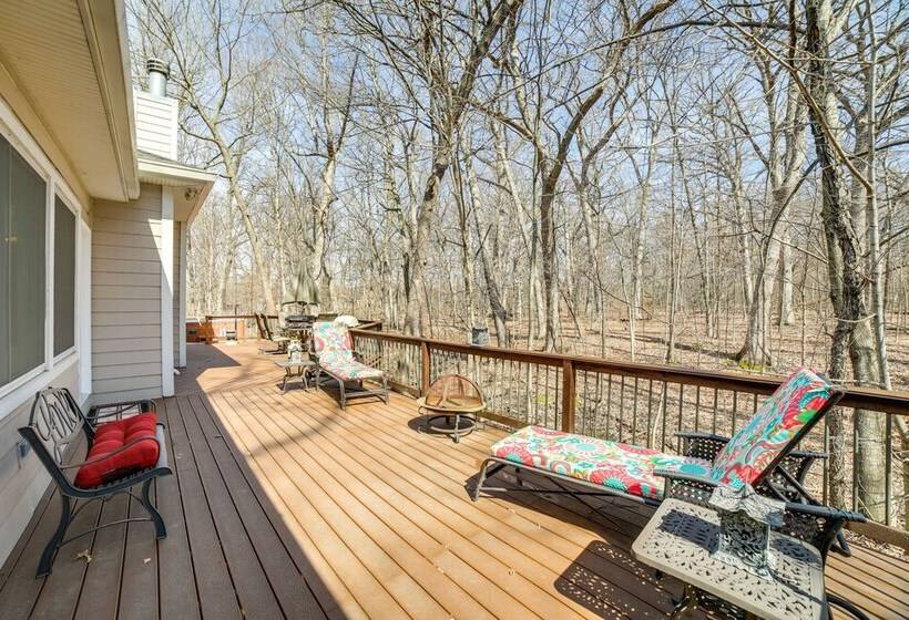 Charming Crete Home W/ Hot Tub, Deck & Fire Pit