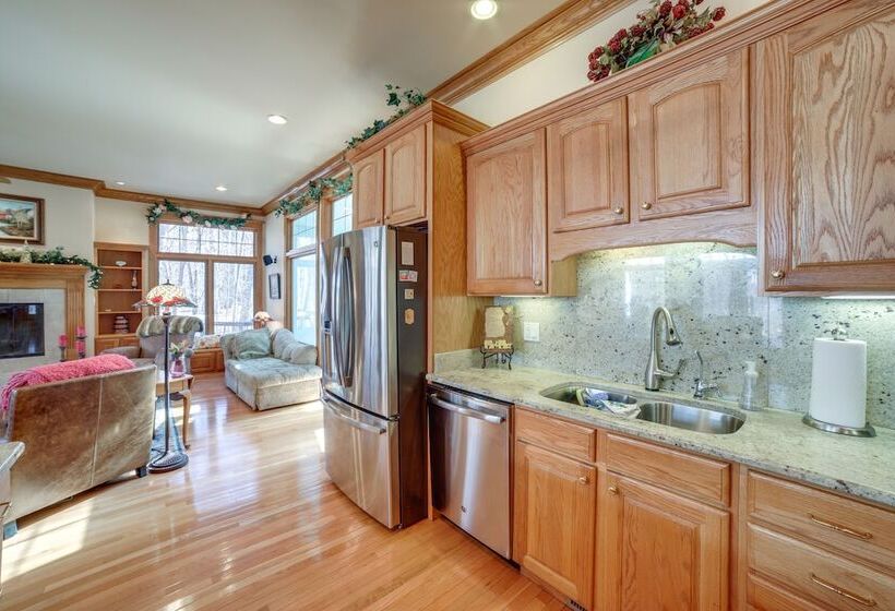 Charming Crete Home W/ Hot Tub, Deck & Fire Pit