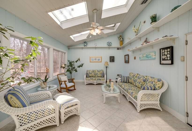 Charming Crete Home W/ Hot Tub, Deck & Fire Pit