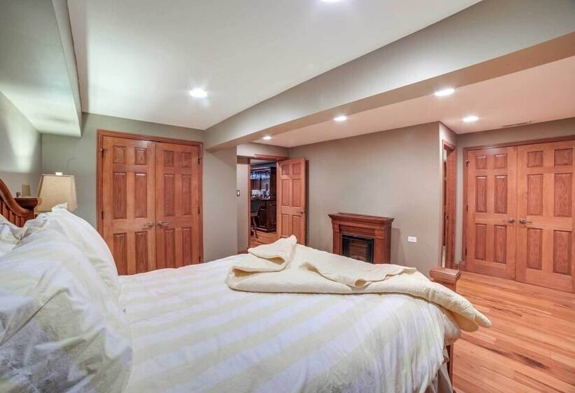 Charming Crete Home W/ Hot Tub, Deck & Fire Pit