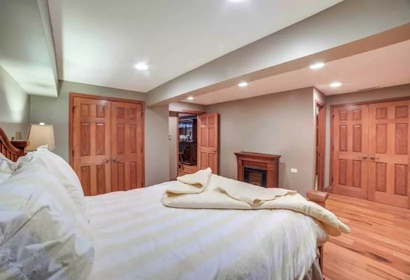 Charming Crete Home W/ Hot Tub, Deck & Fire Pit