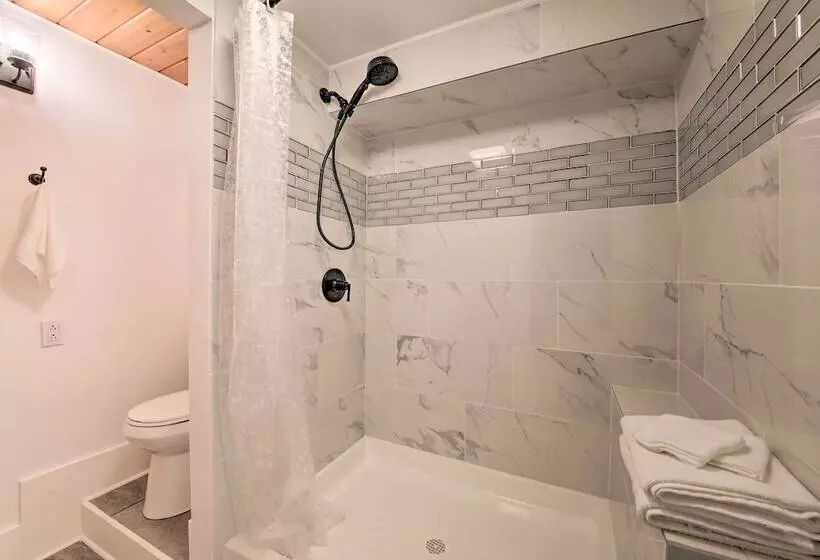 Cozy Colonial Home W/ Bay Access & Water View