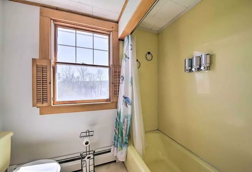 Cozy Colonial Home W/ Bay Access & Water View