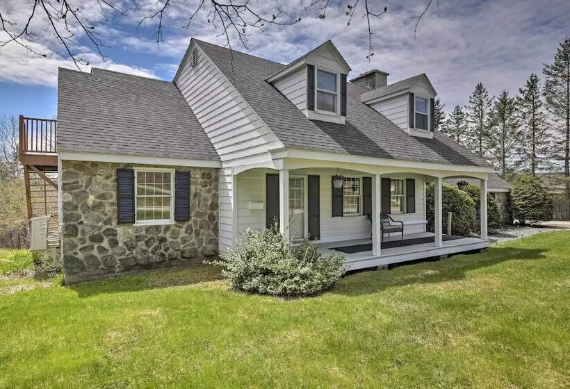 Cozy Colonial Home W/ Bay Access & Water View