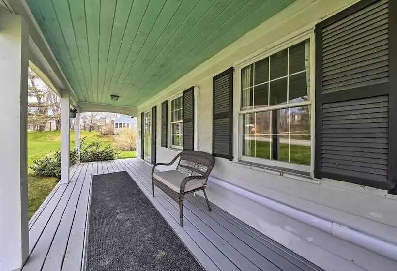 Cozy Colonial Home W/ Bay Access & Water View