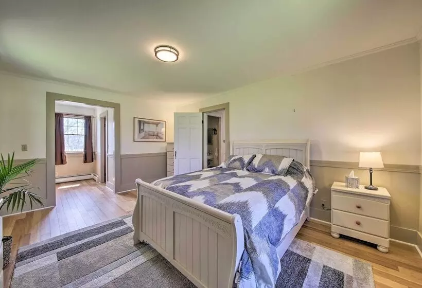 Cozy Colonial Home W/ Bay Access & Water View