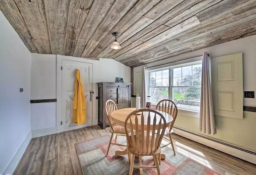 Cozy Colonial Home W/ Bay Access & Water View