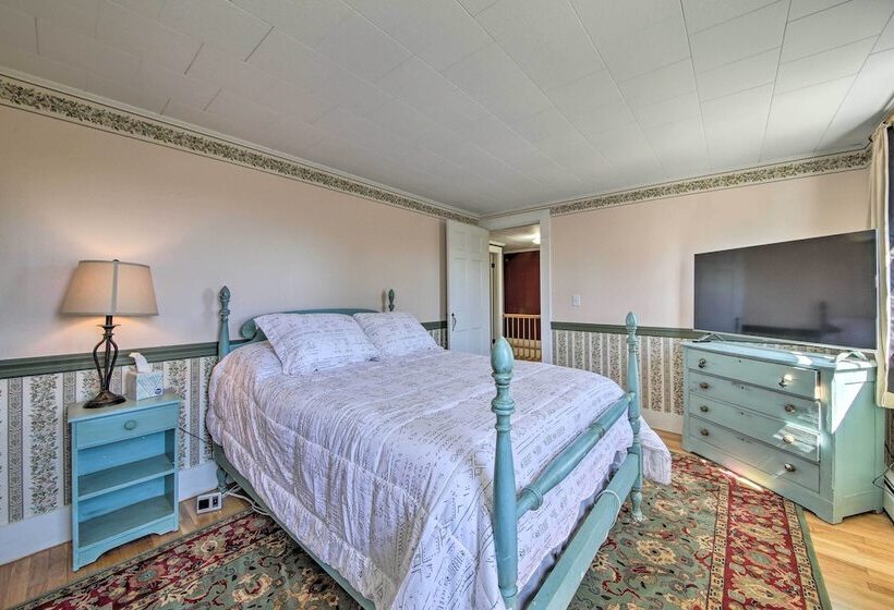 Cozy Colonial Home W/ Bay Access & Water View