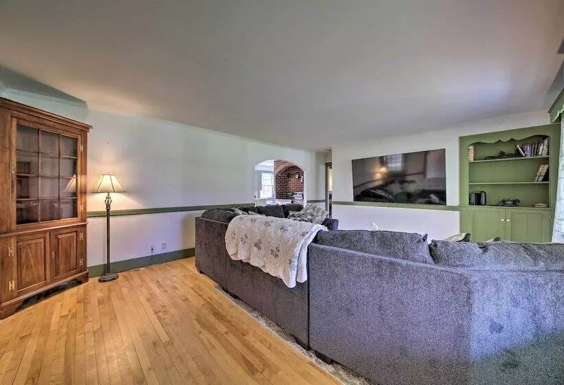 Cozy Colonial Home W/ Bay Access & Water View