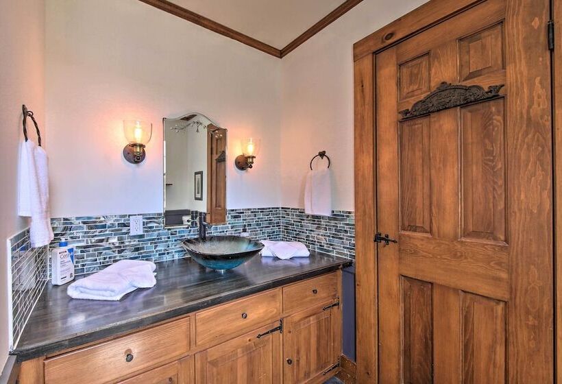 Cozy Colonial Home W/ Bay Access & Water View