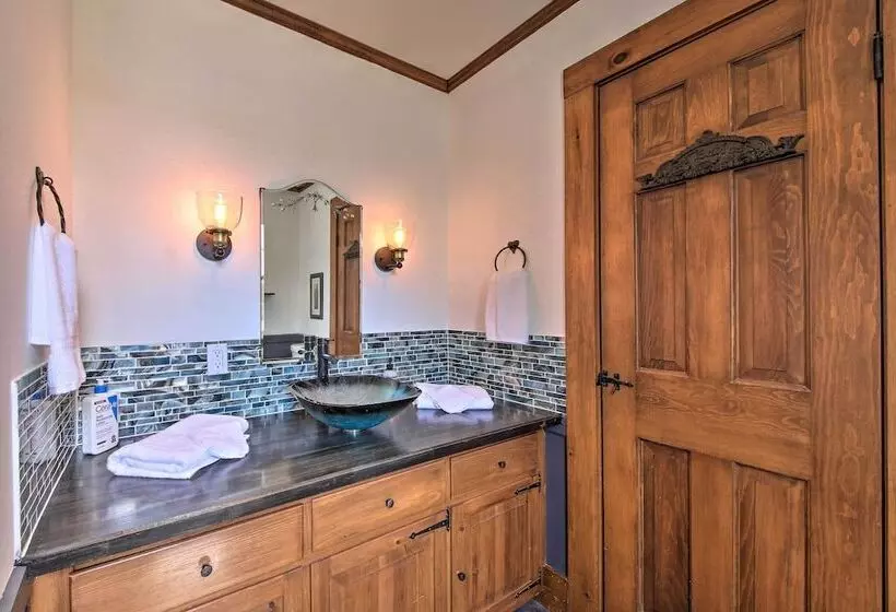 Cozy Colonial Home W/ Bay Access & Water View