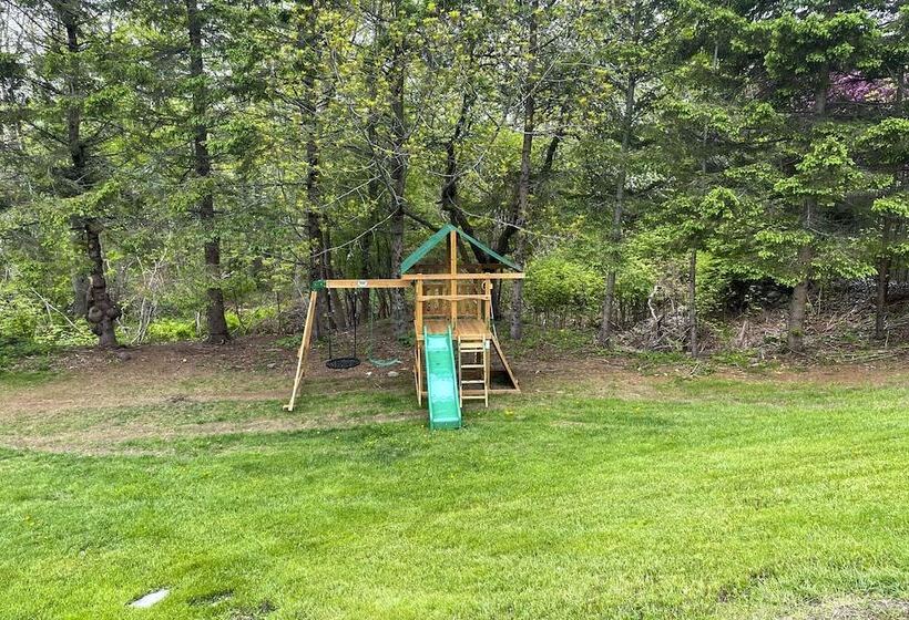 Cozy Colonial Home W/ Bay Access & Water View