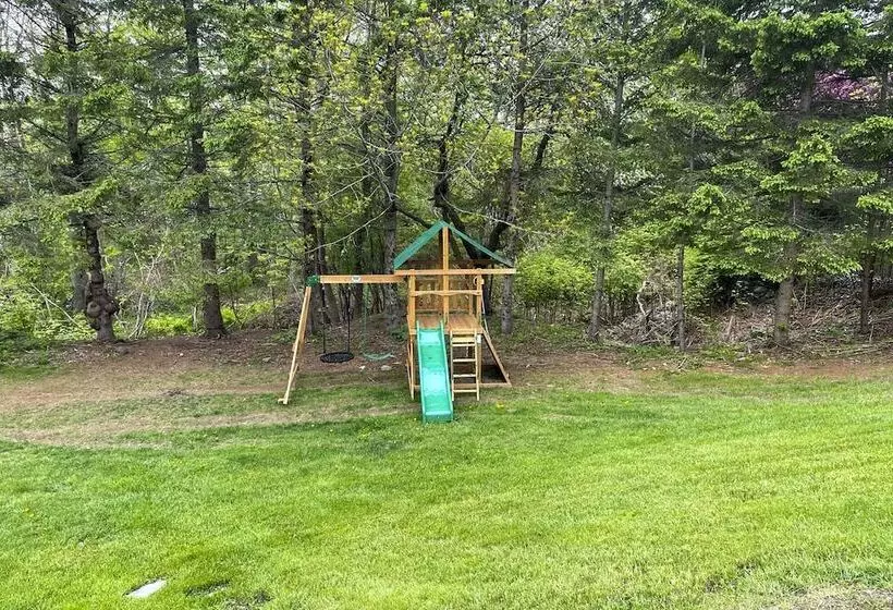 Cozy Colonial Home W/ Bay Access & Water View