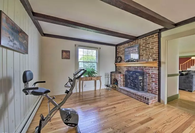 Cozy Colonial Home W/ Bay Access & Water View