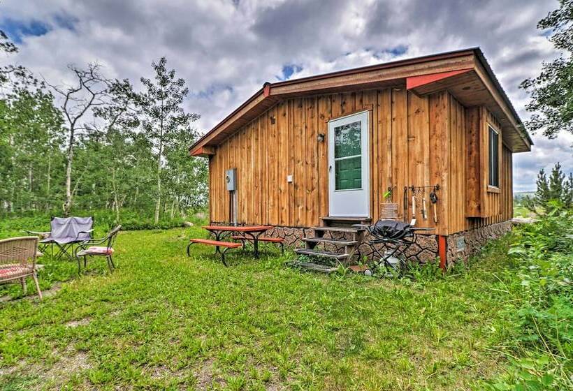 Cozy Duck Lake Cabin Near Glacier Natl Park!