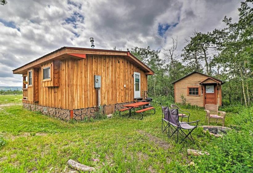 Cozy Duck Lake Cabin Near Glacier Natl Park!