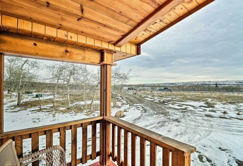 Cozy Duck Lake Cabin Near Glacier Natl Park!