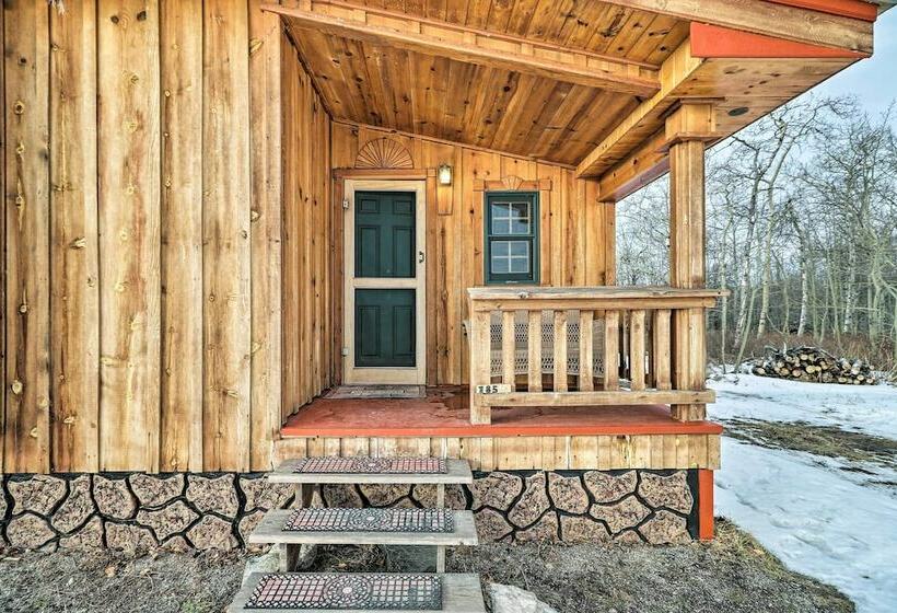 Cozy Duck Lake Cabin Near Glacier Natl Park!
