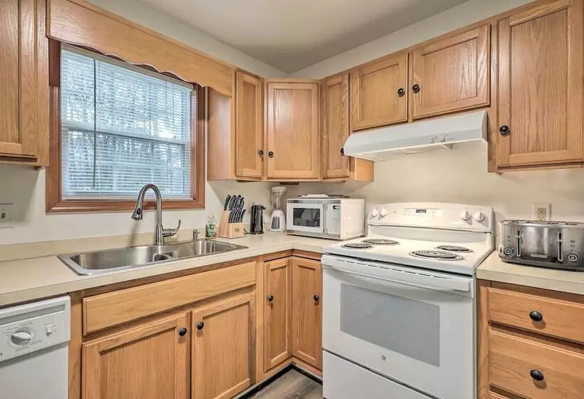 Ocean Pines House W/ Fire Pit & Community Pool