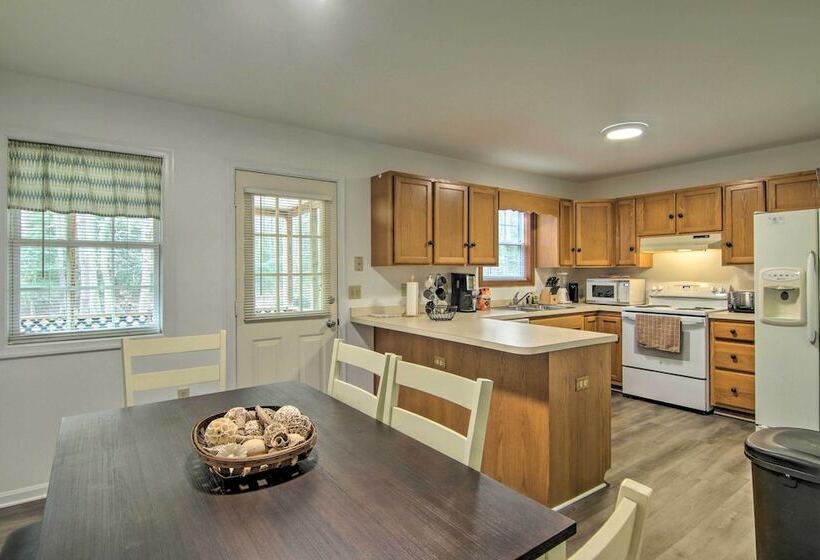 Ocean Pines House W/ Fire Pit & Community Pool