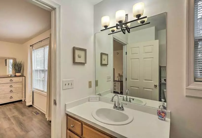 Ocean Pines House W/ Fire Pit & Community Pool