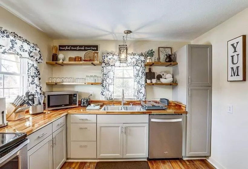 Dtwn Boone Home Walk To Appalachian State Campus!