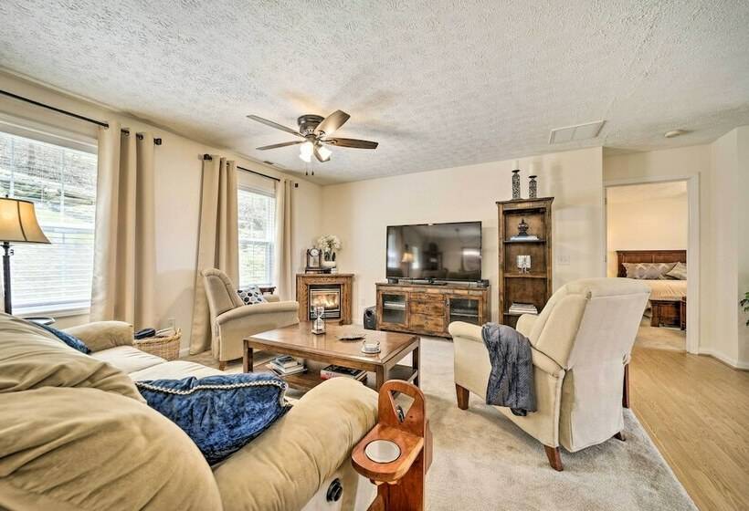 Family Friendly Waynesville Home W/ Fire Pit!