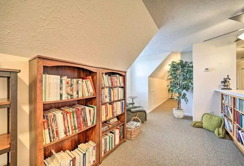 Family Friendly Waynesville Home W/ Fire Pit!