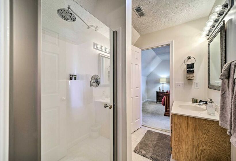 Family Friendly Waynesville Home W/ Fire Pit!