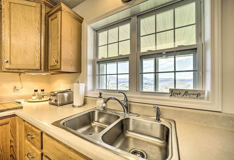 Family Friendly Waynesville Home W/ Fire Pit!