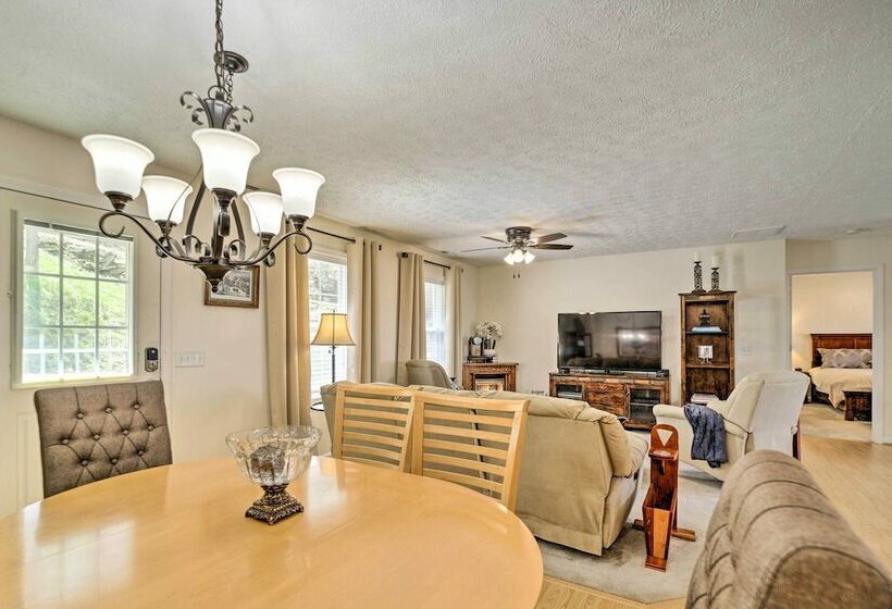 Family Friendly Waynesville Home W/ Fire Pit!