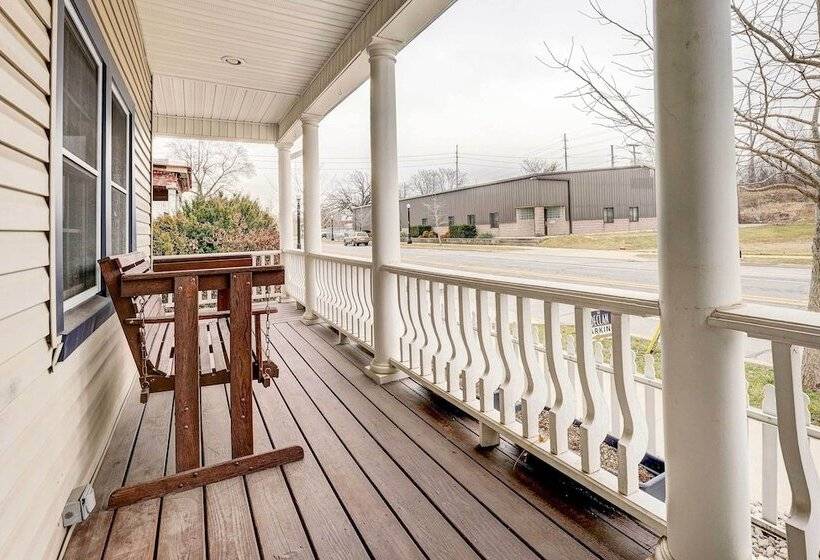 Fort Wayne Retreat, Walk To Parkview Field!