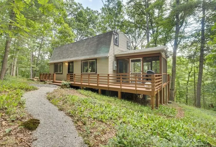 Fully Renovated Broadway Cabin W/ Private Hot Tub!