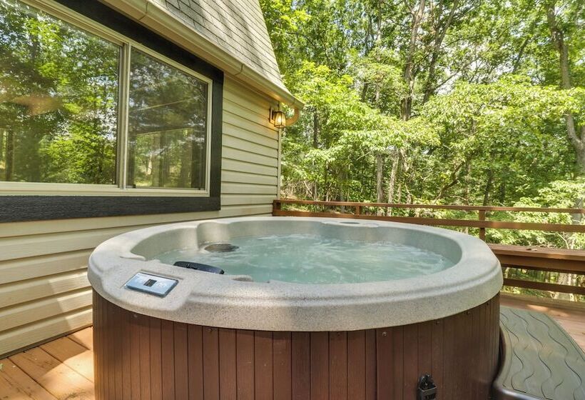 Fully Renovated Broadway Cabin W/ Private Hot Tub!