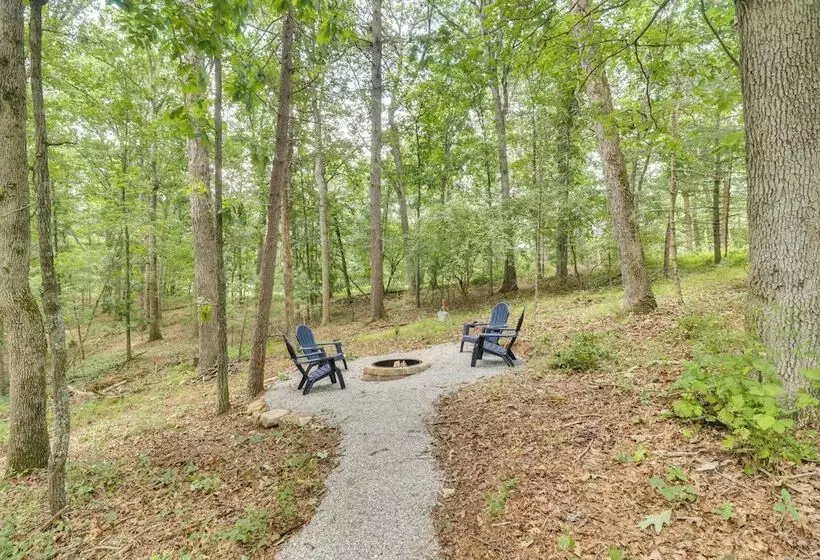 Fully Renovated Broadway Cabin W/ Private Hot Tub!