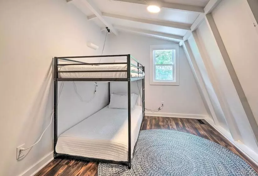 Fully Renovated Broadway Cabin W/ Private Hot Tub!